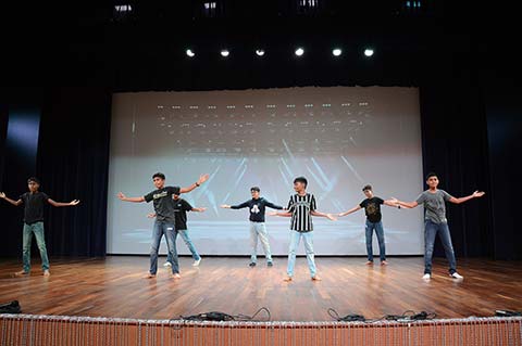 Assembly Grade 8B, 2024-2025 - 27