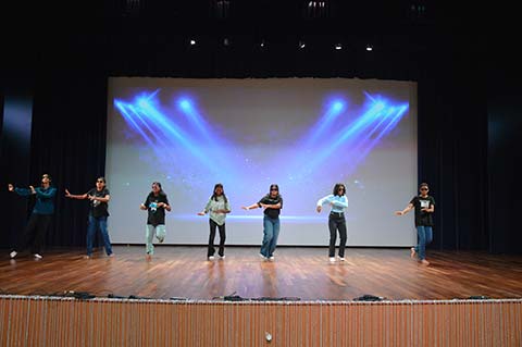 Assembly Grade 9B, 2024-2025 - 17